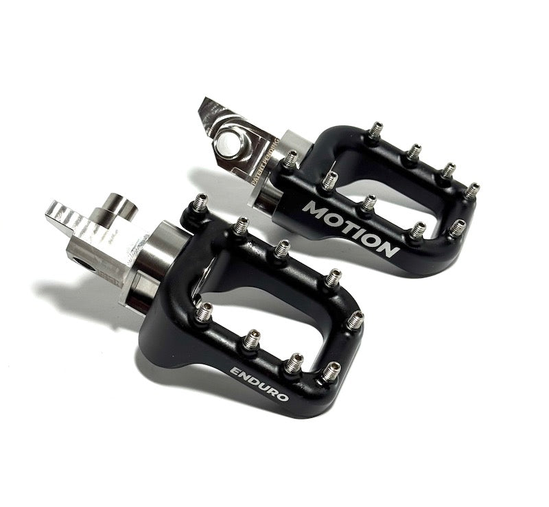 Enduro footpegs