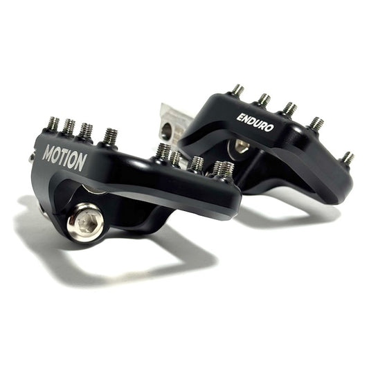 Enduro footpegs